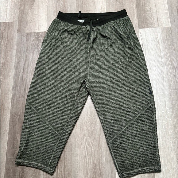 Nike Men's Green Textured Joggers - Picture 1 of 7